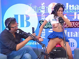 Little kinky Colombian Mayraoficial cums on dramatize expunge Sybian machine - Juan Bustos Podcast